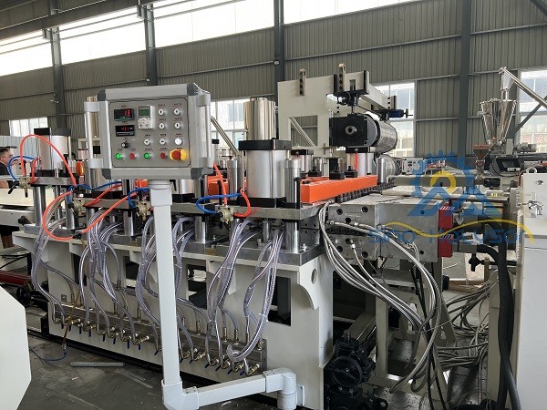 38CrMoAlA Screw Material PVC Foamed Advertising Board Machine For 1220mm Width Board