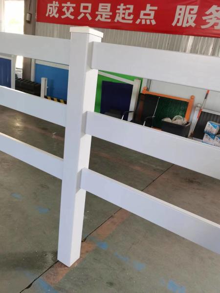 3 resistência de impacto soldada popular de Pvc Farm Vinyl da cerca do cavalo do fio do trilho 1.5m