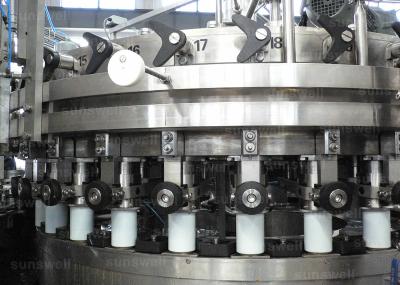 a garrafa pequena da lata de cerveja de 18 cabeças carbonatou a máquina de enchimento da lata de alumínio da bebida