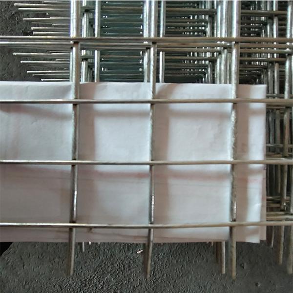 Manufacture Silver Square Hole Welded Wire Mesh Fence Panel for Customizable Options