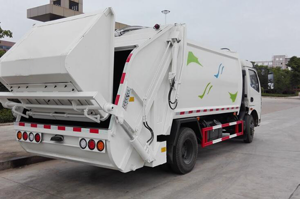 Caminhão de lixo da carga e da descarga do auto do caminhão 120Hp do compressor do lixo de Dongfeng 4*2