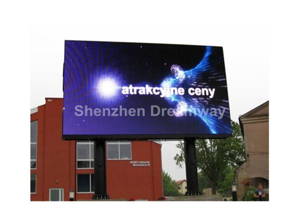 Nova Studio 7500 CD Brightness PH16 Outdoor Advertising LED Display playing ads with 2R1G1B