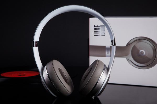 Newest 2016 Beats by Dr.Dre Solo2 On-Ear Wired Luxe Edition Headphones Silver  New Beats by Dr. Dre Solo2 Wired On-Ear