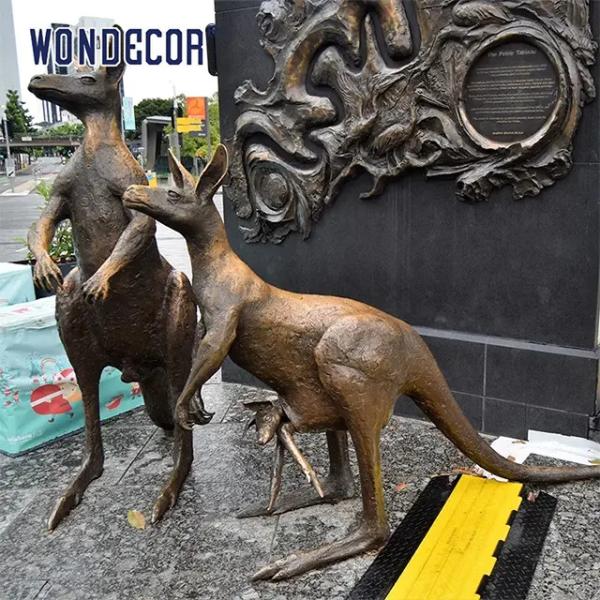 Украшение статуи кенгуру отливки металла в натуральную величину зоологическое