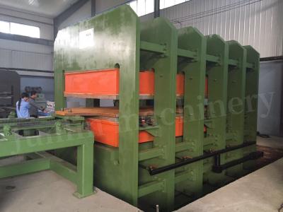 Presse à vulcaniser à plateaux de type cadre robuste pour moulage industriel XLB-1300x6000