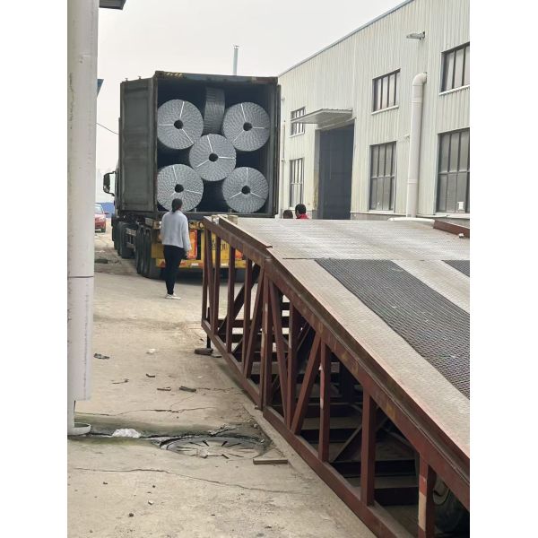 Durable Ten Lines Welded Galvanized Wire Pipeline Reinforced Mesh For Oil And Gas