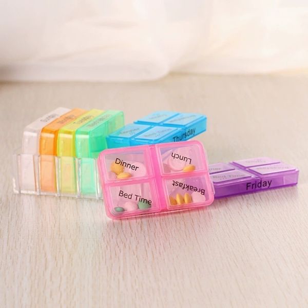 Customized New Design Food Grade PP Child-Resistant Pill Organizer Medicine Storage Weekly 7 Days 28 Compartments Custom Logo