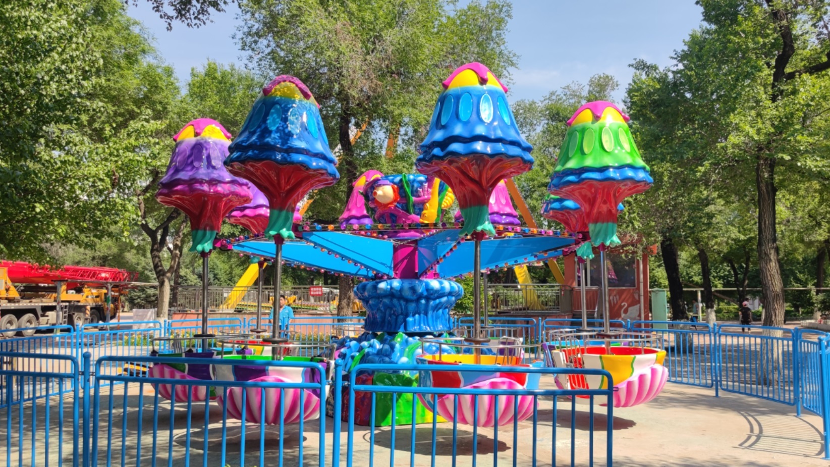 OEM Happy Kiddie Amusement Rides 32 Passenger For Adventureland