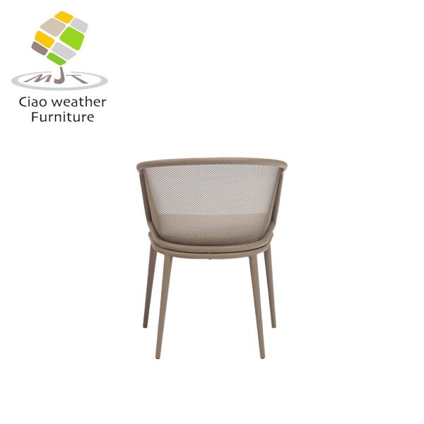 Chaise de salle à manger en métal de fer pour des sièges extérieurs colorés dans un restaurant moderne