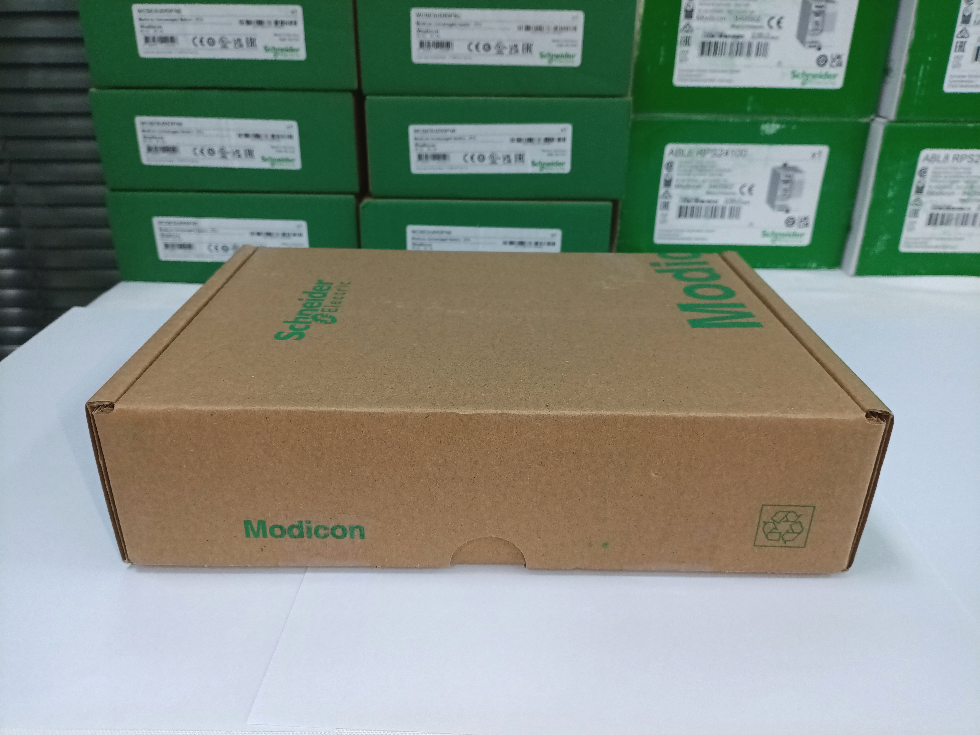 MCSESU083FN0 Schneider Network Switch Modicon Networking Standard Unmanaged 8 портов для меди