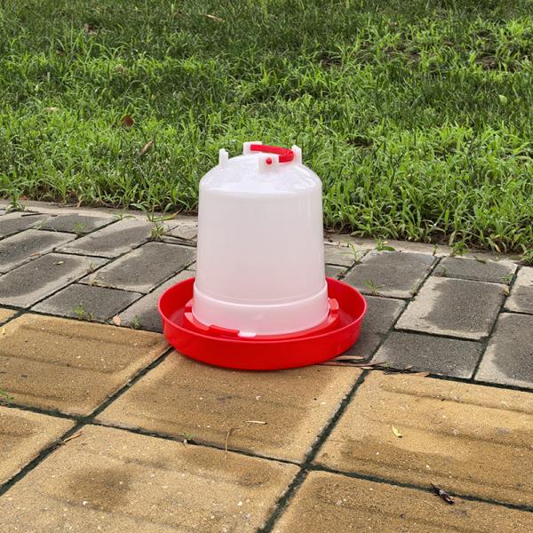 農場での水位を簡単に識別するために赤い色