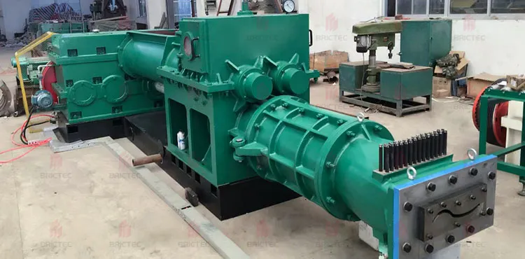 Machinerie de fabrication de briques Extrudeuse compacte pour la production de briques à feu d'argile avec un petit investissement