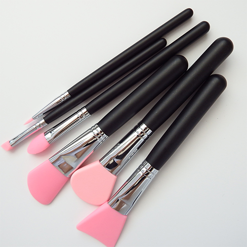 Custom Skincare Beauty Silicone Mask Brush , Wooden Handle Facial DIY Mask Brush