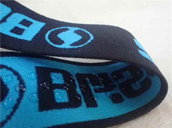 Fer doux sur les logos pour les vêtements courts en peluche monochrome sur le tatami