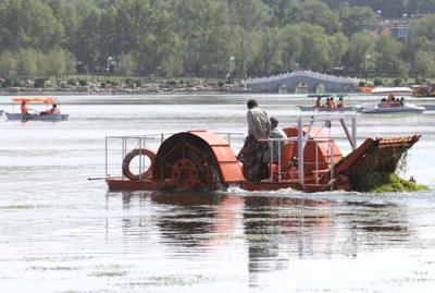 75 kW Automatic Cleaning Boat for Efficient Water Garbage Collection