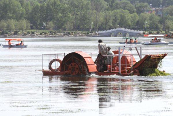75 kW Automatic Cleaning Boat for Efficient Water Garbage Collection