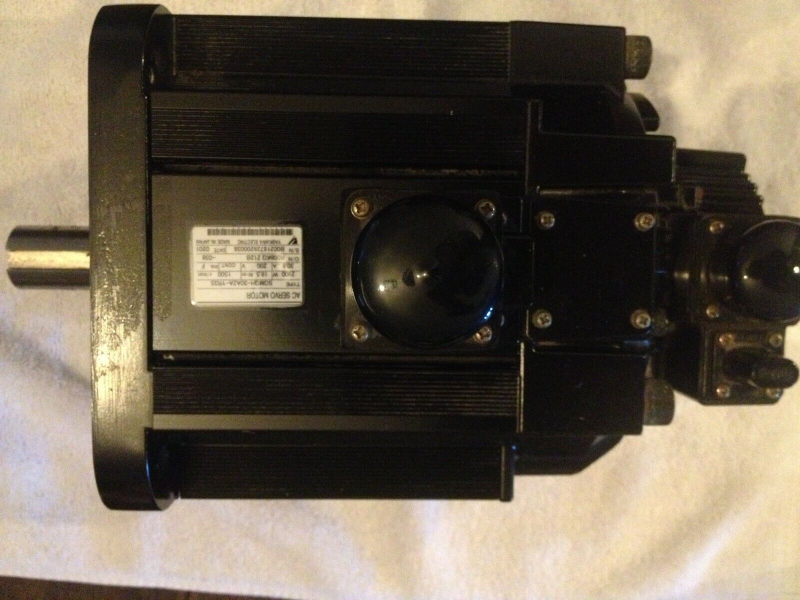 Yaskawa SGMGH-30A2A-YR35 Серводвигатель переменного тока 30.8A 2.9KW 1500RPM 200V NEW