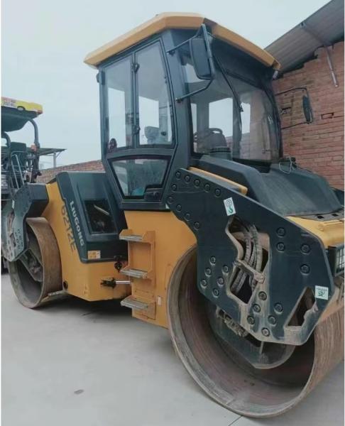 Second Hand LIUGON CLG6212E Hydraulic Road Roller 12 Tons High Speed 119 Kw Power