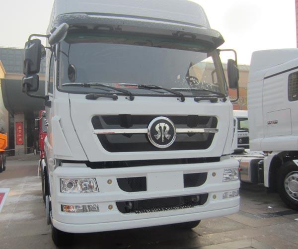 SINOTRUK HOWO 6x4 driving type TRACTOR TRUCK / prime mover truck with HW79 cab red color