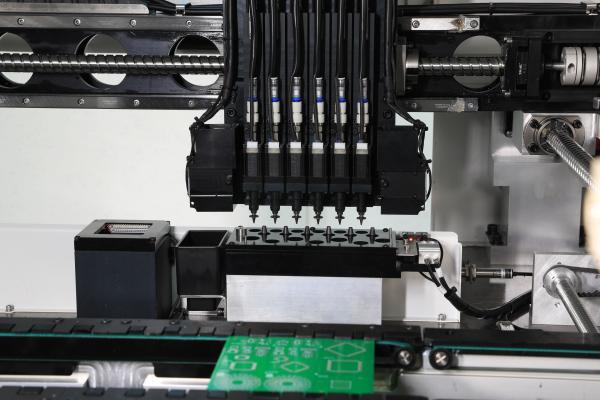 Charmhigh CHM-751 SMT ピックアンドプレイス マシン 6 頭 熱補償