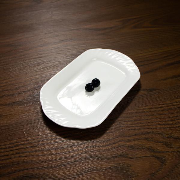 OEM ODM White Ceramic Plates Tropical Style With No Metal Elements