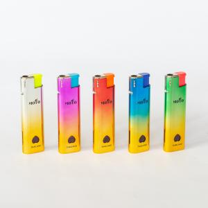 Desenho elegante Dy-F018 Windproof Lighter de plástico com opção de personalizaç