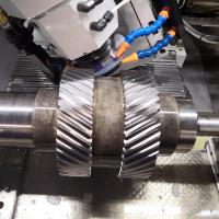 4 engranajes helicoidales del doble del módulo 17CrNiMo6 adaptan los engranajes de transmisión de pulido