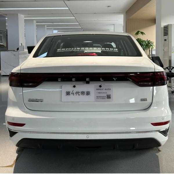 Geely Emgrand 1.5T Geely Binyue Dihao Euro IV Suspensión trasera de múltiples enlaces Coches usados blancos