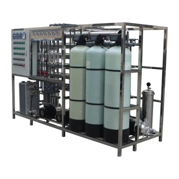 Équipement de purification d'eau ultrapure avec technologie RO & EDI avancée