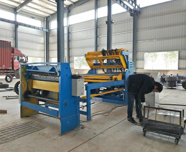 Pneumatic Reinforced Steel Fence Mesh Welding Machine For 5-12mm Rebar