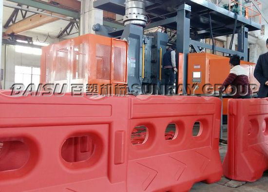 Red Water Filled Traffic Barrier Road Safety Plastic Blow Moulding Machine 220V / 380V