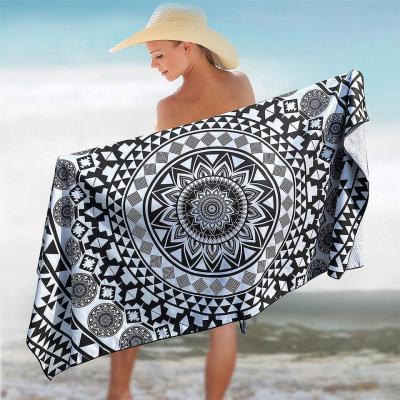 Toalha de praia personalizada com canto redondo e canto quadrado