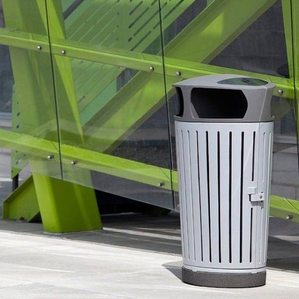 Stainless Steel Foot Pedal Trash Can for Outdoor Use