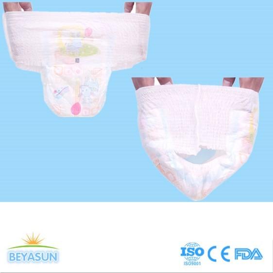 Bebê da absorção do cuidado seco o bom levanta calças para o bebê que o cuidado como mima