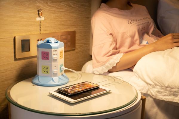 自在継手7は2500Wオフィスのための携帯用電力ソケットのストリップを差し込む