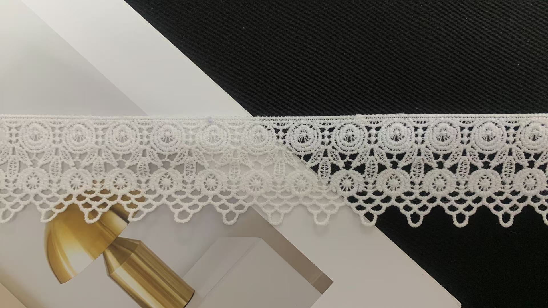 4cm Width Milk Yarn Lace Trim with Scallop Bottom Edge and Fine Hollow Texture for Garment Trimming