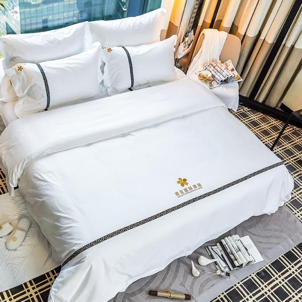 White Custom Hotel Bedding Sets Embroidered Logo Bed Linen Durable For Adult