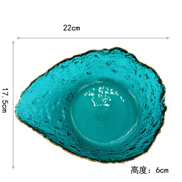 Солдат нерегулярной армии сформировал покрашенные творческие стеклянные плиты заряжателя