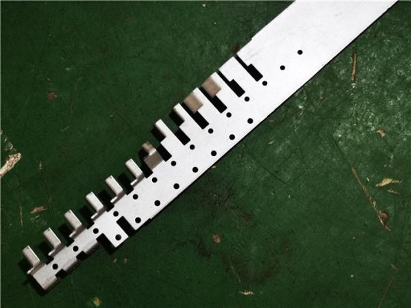 Imprensa dos dados de carimbo da chapa metálica para as peças de bronze de cobre do conector de N