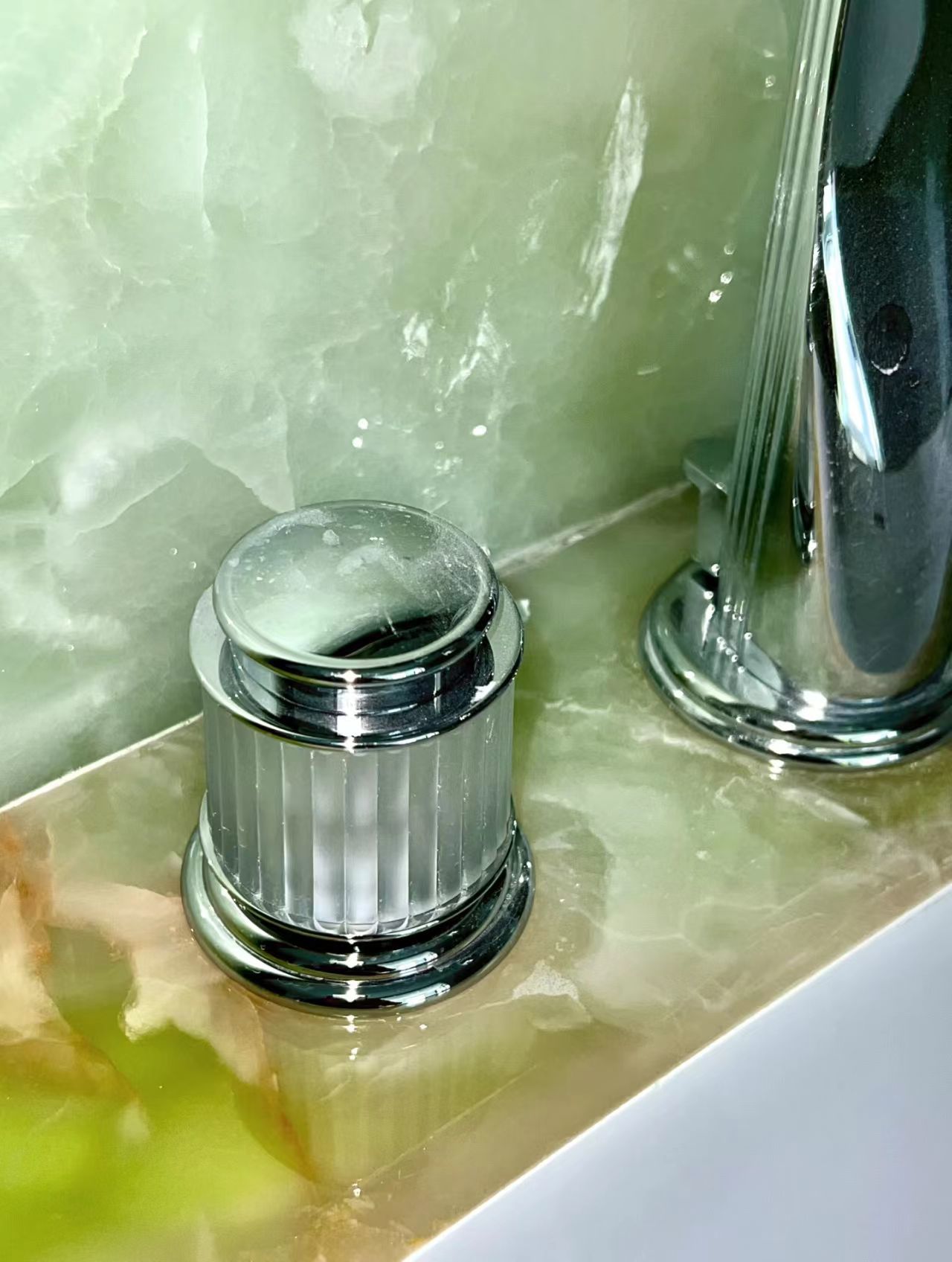 Tableau de salle de bains de luxe à veines vertes