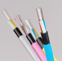 耐火性 TPU 硬さ 85A 60D 73D 安定した長期 UV 抵抗性