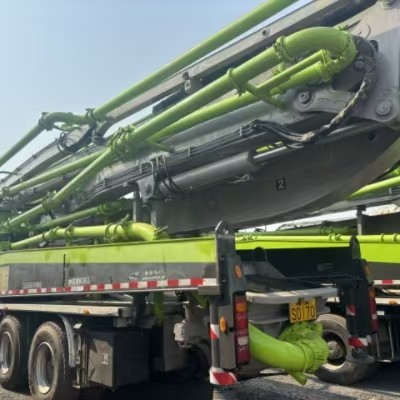 Camión de bomba de hormigón usado original 2020 Zoomlion 49m con chasis Sitrak