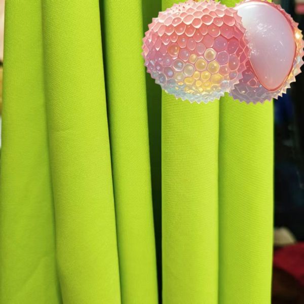 Polyester Fabric For Shirts, Trousers & Skirts – Durable, Easy-Care & Climate Friendly