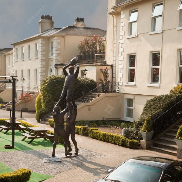 6m Height Modern Art Sculptures Patina Finish Outdoor Bronze Sports Statues