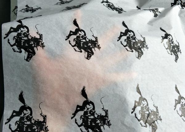 Custom Printed Logo Gift Wrap Tissue Paper 50 * 70cm Pantone Printing Surface Finishing