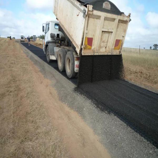 Améliorez les performances de vos projets d'infrastructure avec le géocellule GeoMax en PEHD soudé de 150 mm de hauteur et 356 mm pour la protection des pentes
