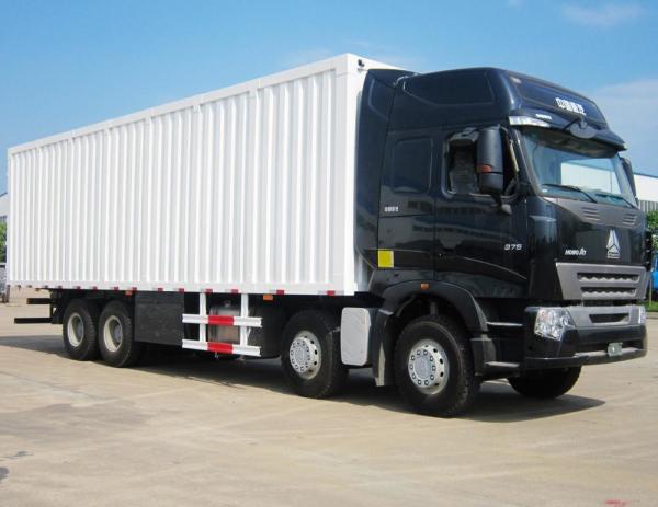 Sinotruk Howo Light Refrigerator Truck Box 4x2 10T Rhd Or Lhd 1 Year Warranty