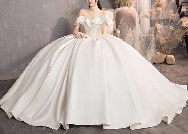 Women Gorgeous Custom Satin Bridal Gown / Beaded Mermaid Wedding Gown