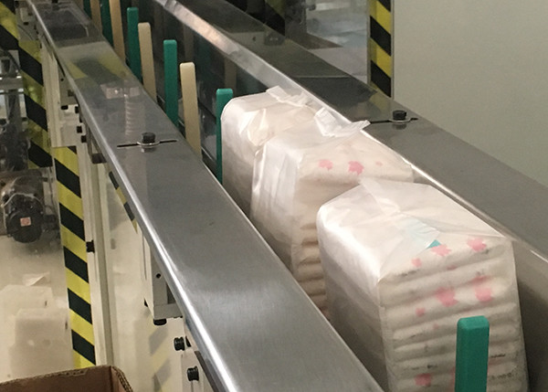 Машина упаковки вкладыша Panty пеленки младенца управлением PLC 55BPM