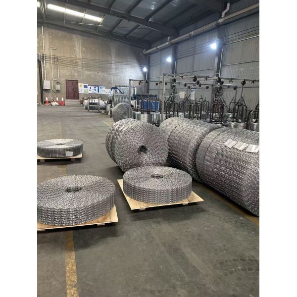 High Flexibility CWC 2.0mm Welded Wire Mesh For Pipeline Reinforced 100g/M2-260g/M2 Zinc Coating